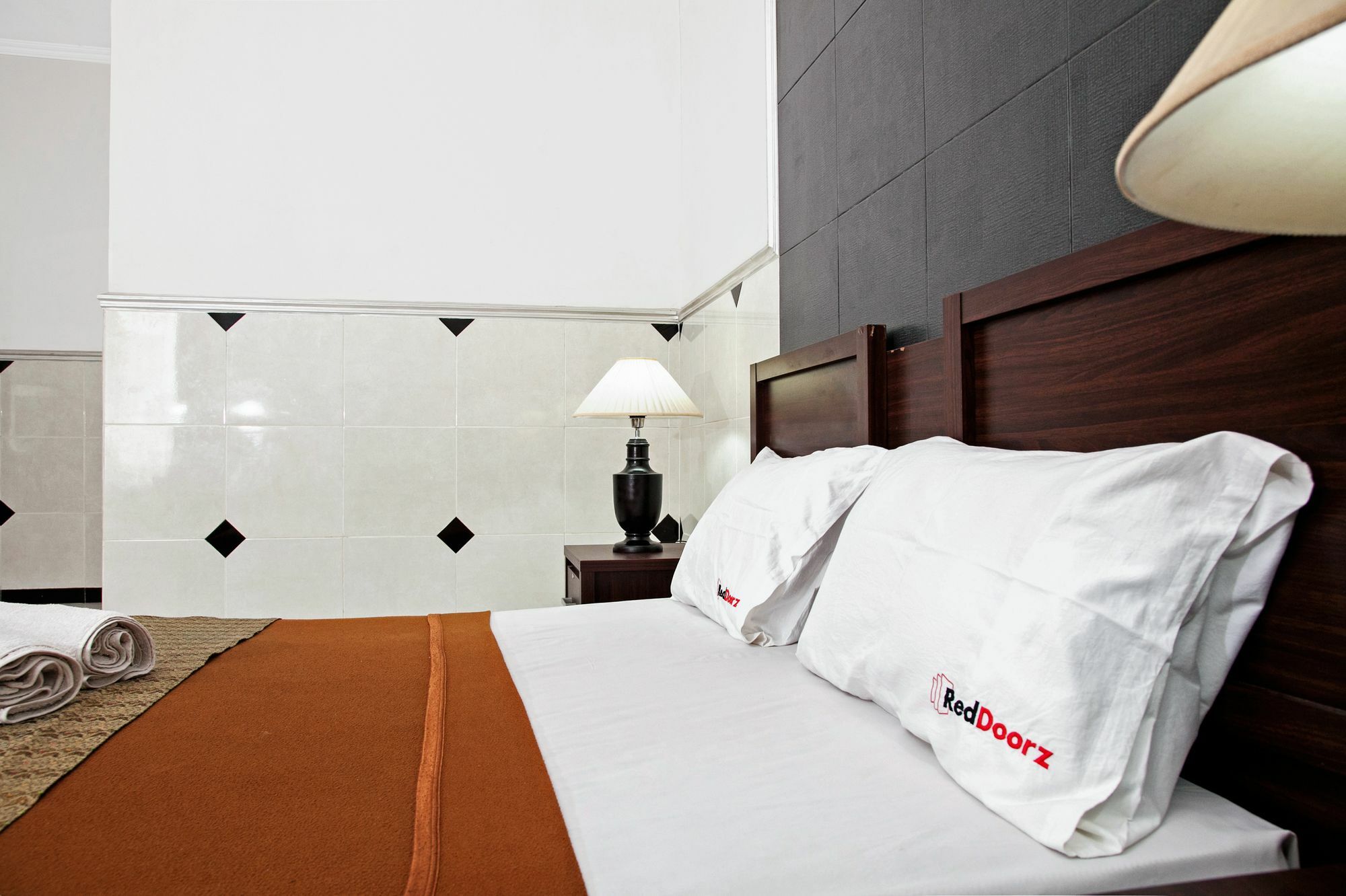 Reddoorz Near City Of Tomorrow Mall 泗水 外观 照片